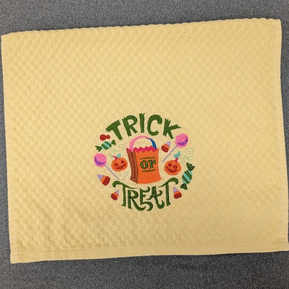 Trick or Treat Halloween Fall Kitchen Bath Bar Bath Tea Hand Towel Great Gift!